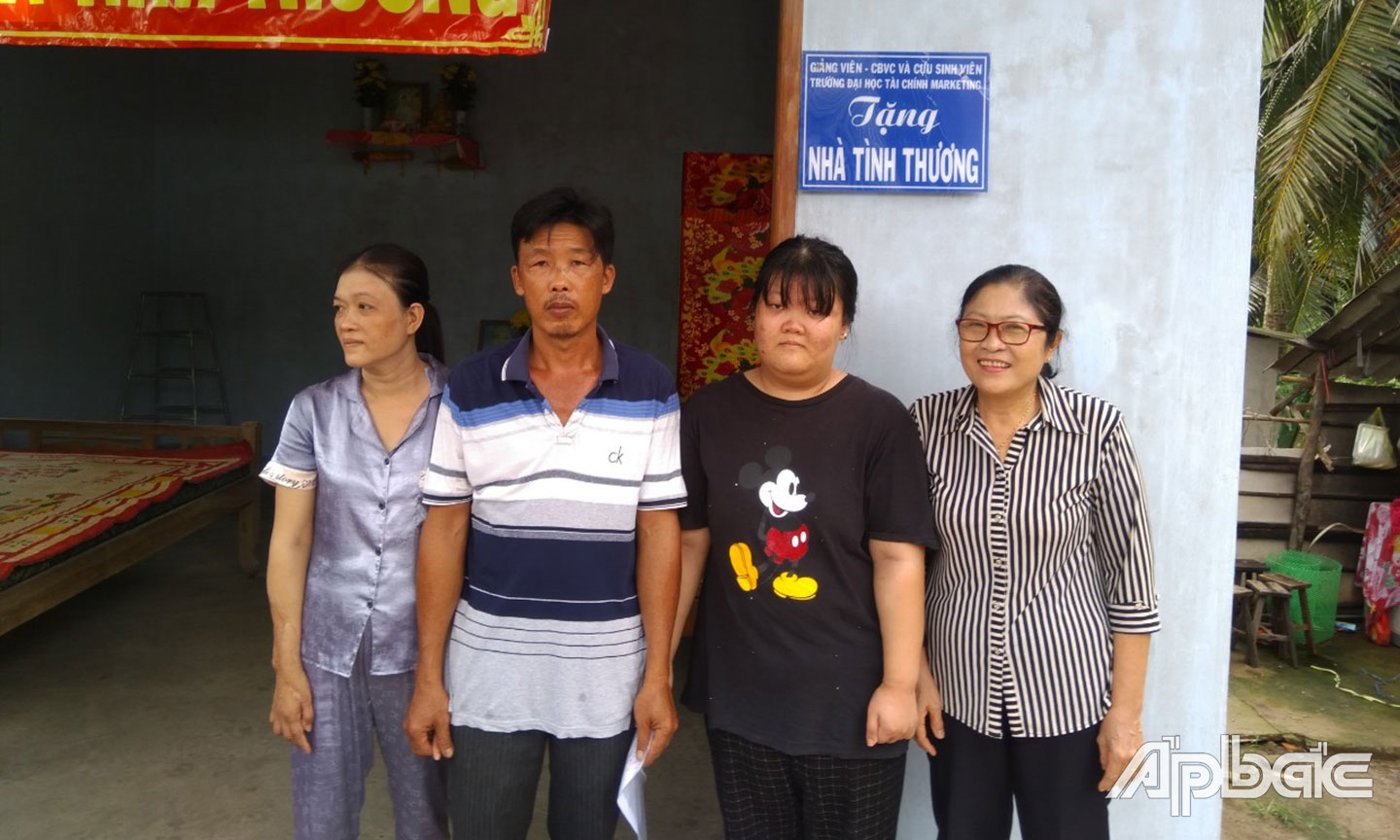 Hội NNCĐDC tỉnh Tiền Giang trao nhà tình thương cho gia đình NNCĐDC  có hoàn cảnh khó khăn tại huyện Châu Thành. 