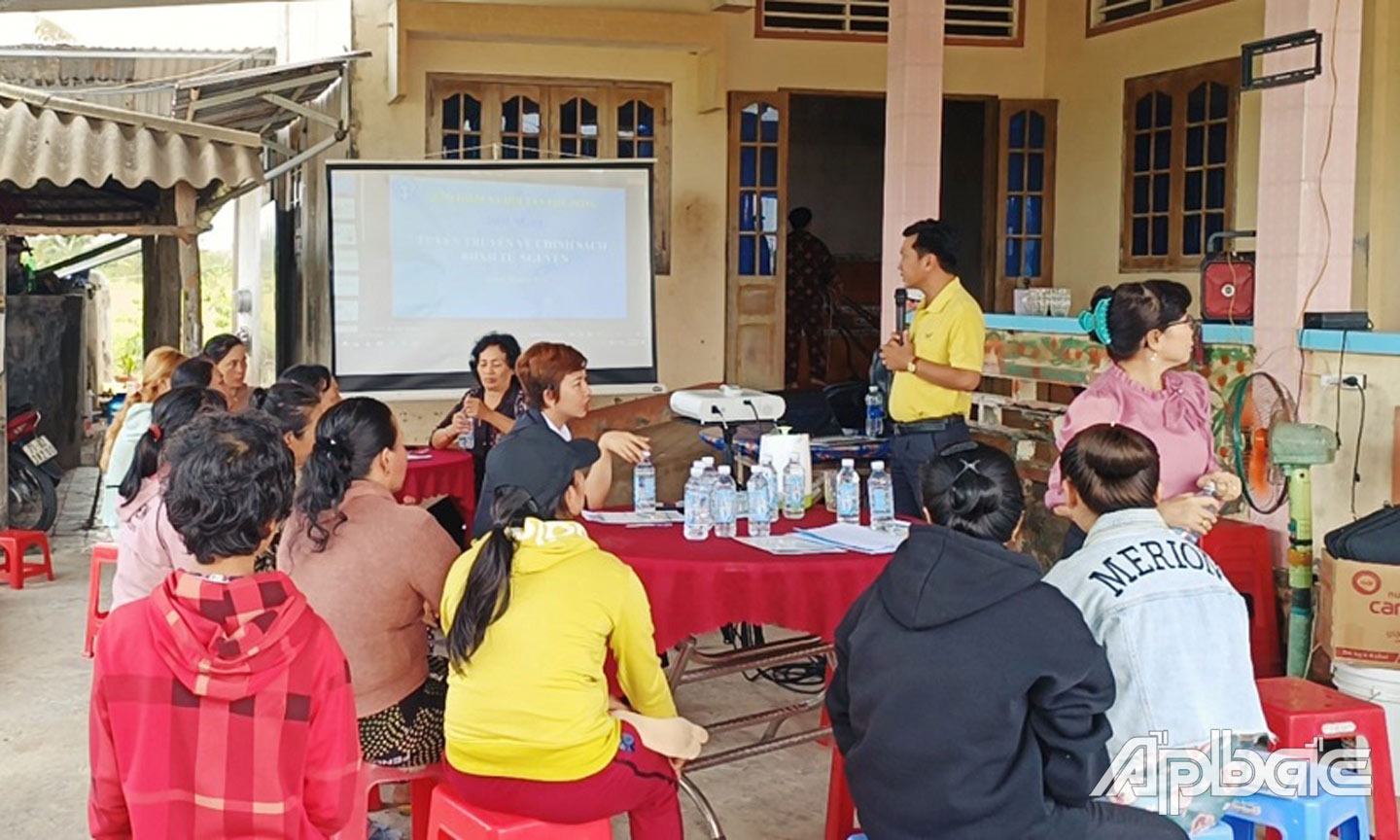 Tổ chức tuyên truyền tại các điểm nhà dân ở huyện Tân Phú Đông.