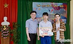 Diễn viên Trung Cang vận động trao 6 suất học bổng và 76 phần quà tại huyện Cai Lậy