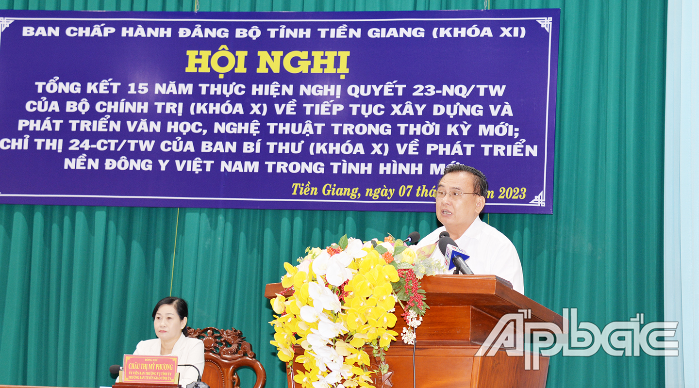 Đồng chí Võ Văn Bình, Phó Bí thư Thường trực Tỉnh ủy, Chủ tịch HĐND tỉnh chỉ đạo hội nghị