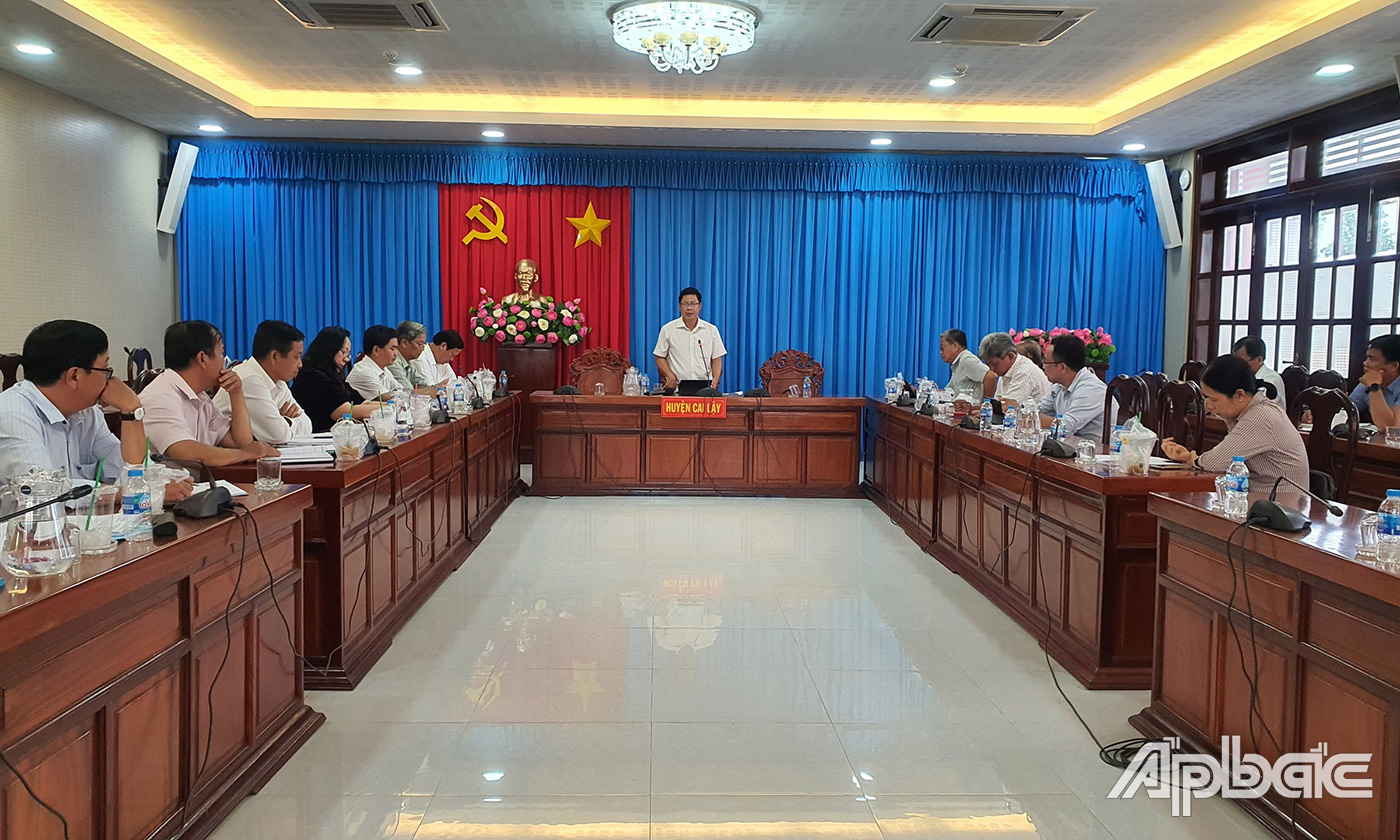 Đồng chí Trần Thanh Nguyên phát biểu tại buổi làm việc với UBND huyện Cai Lậy