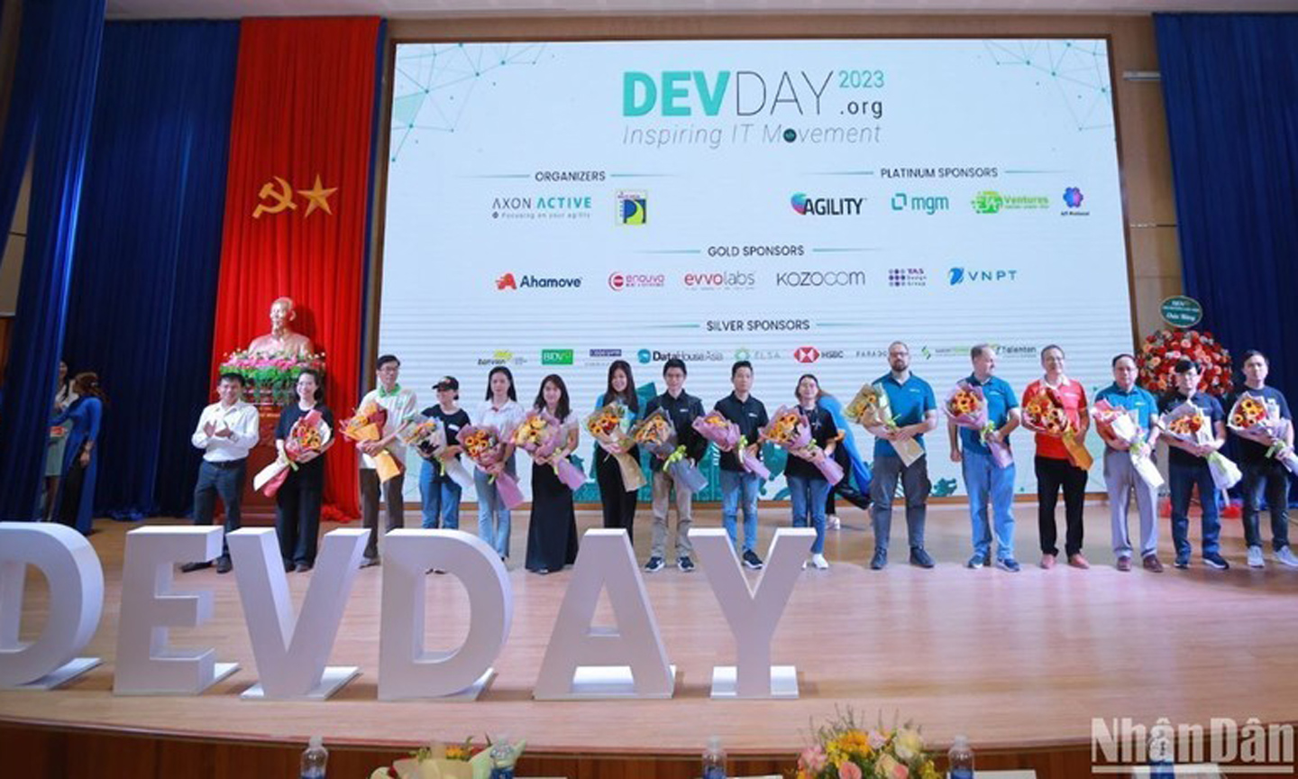 ABO/NDO- Devday Da Nang 2023, the biggest IT event in Vietnam, was officially launched at the University of Science and Technology - University of Da Nang on April 22.