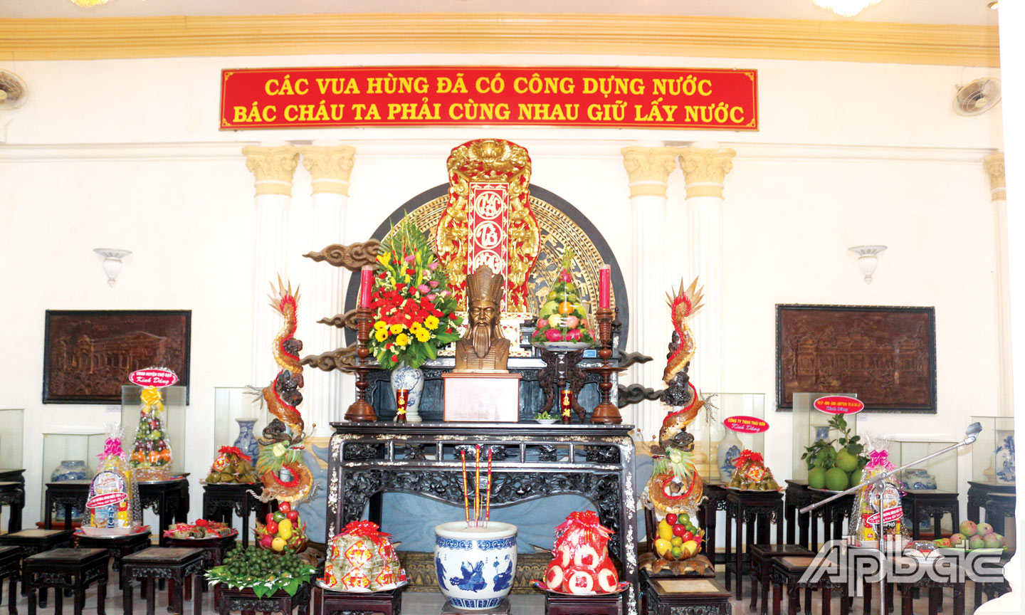 Hằng năm, tại Bảo tàng Tiền Giang đều tổ chức trang trọng Lễ Giỗ Tổ Hùng Vương, đáp ứng nhu cầu đến dâng hương, tưởng niệm các Vua Hùng của nhân dân tỉnh nhà.