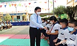 Bí thư Tỉnh ủy Nguyễn Văn Danh dự Lễ tổng kết năm học Trường Tiểu học Phan Lương Trực