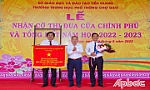 Trường THPT Chợ Gạo đón nhận Cờ thi đua của Chính phủ