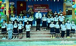 Trưởng Ban Nội chính Tỉnh ủy Tiền Giang Nguyễn Văn Mười dự tổng kết năm học tại Trường Tiểu học Phú Nhuận