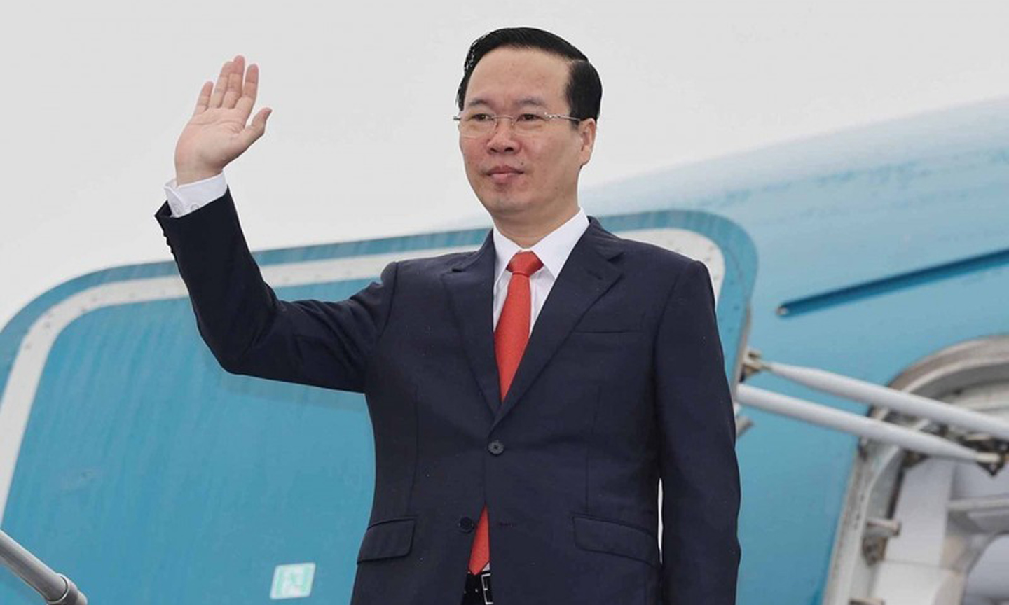 ABO/NDO- President Vo Van Thuong has left Hanoi for a visit to the United Kingdom to attend the coronation of King Charles III at the invitation of the British royal family.