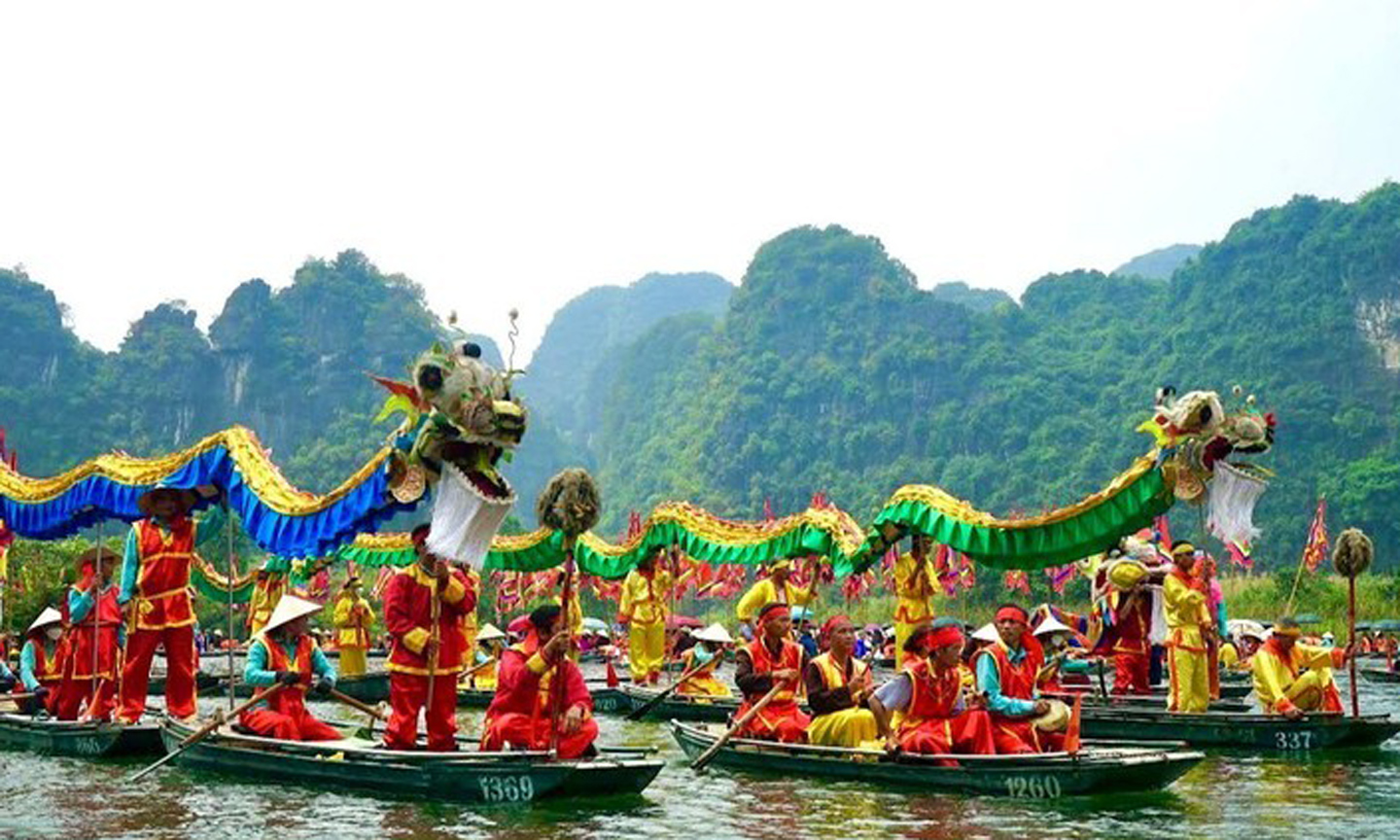 ABO/NDO- Trang An Festival 2023 was launched at Trang An cultural and natural heritage complex in Ninh Binh Province on May 7, attracting thousands of locals and visitors.
