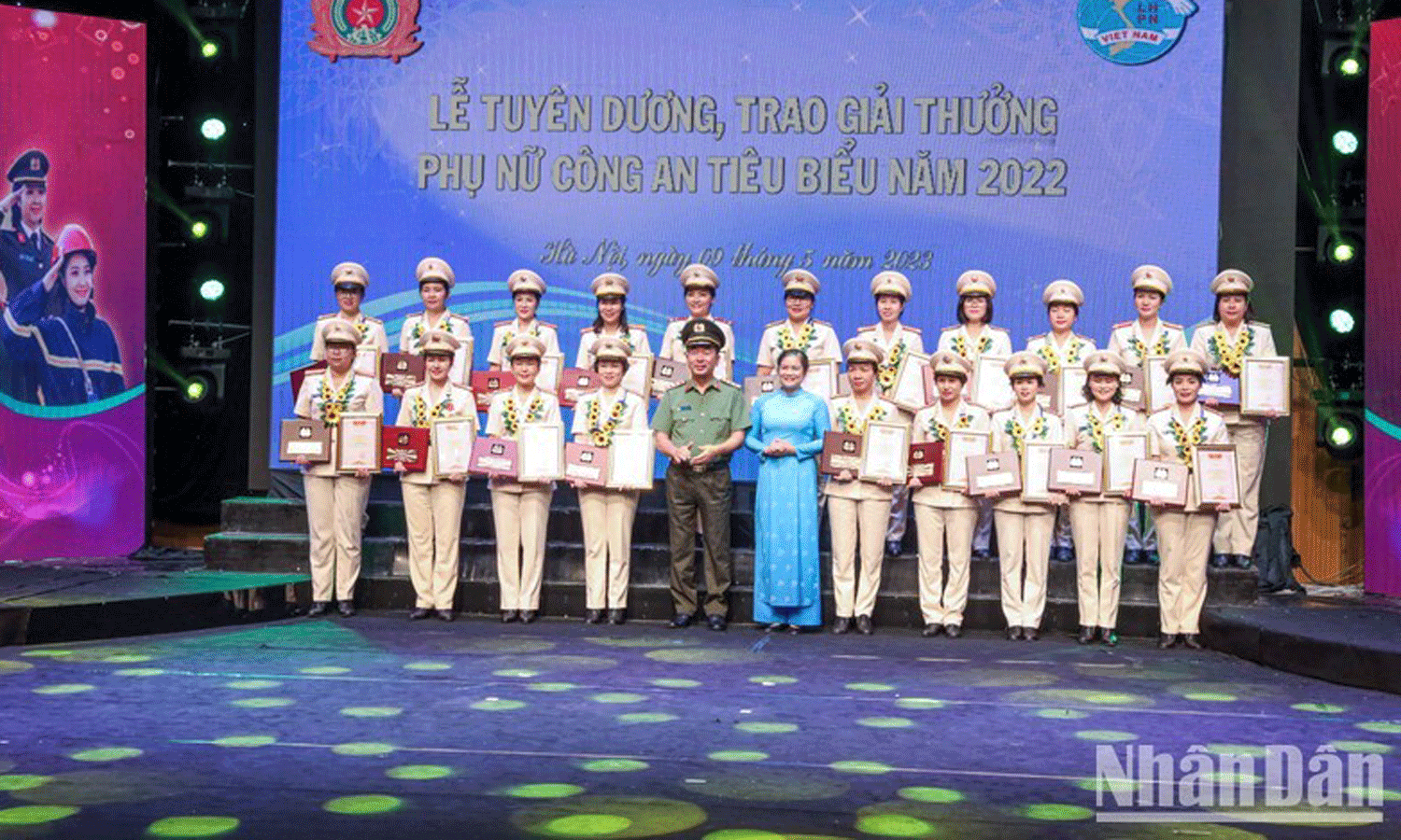 ABO/NDO- The Ministry of Public Security held a programme in Hanoi on May 9 to honour the winners of the annual Outstanding Policewomen Awards (2022).