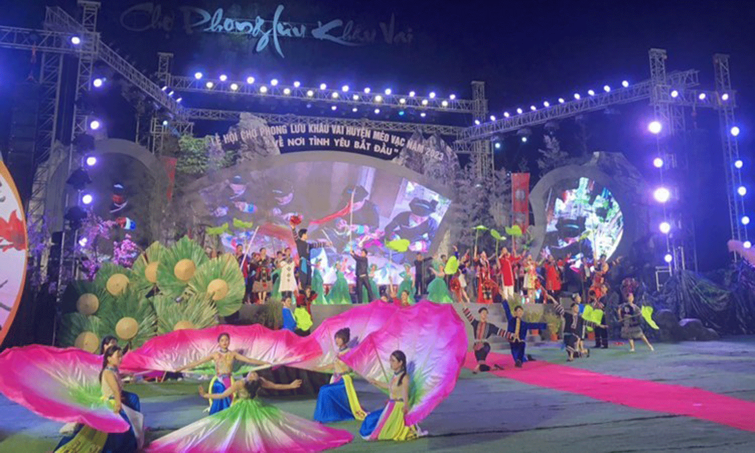 At the opening ceremony for the Khau Vai Love Market Festival.