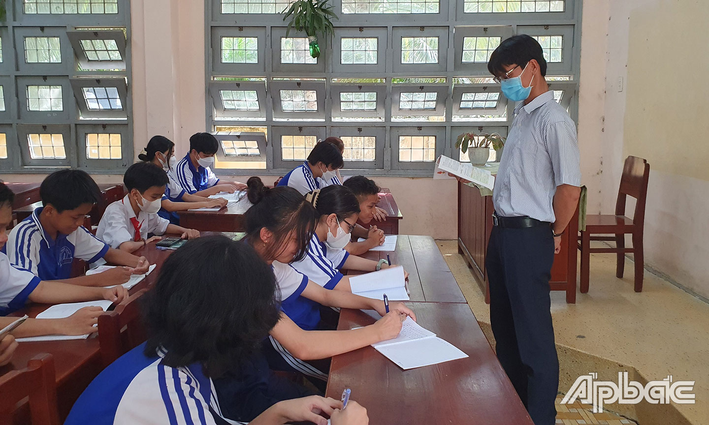 Học sinh Trường THCS Đông Hòa trong giờ học. 