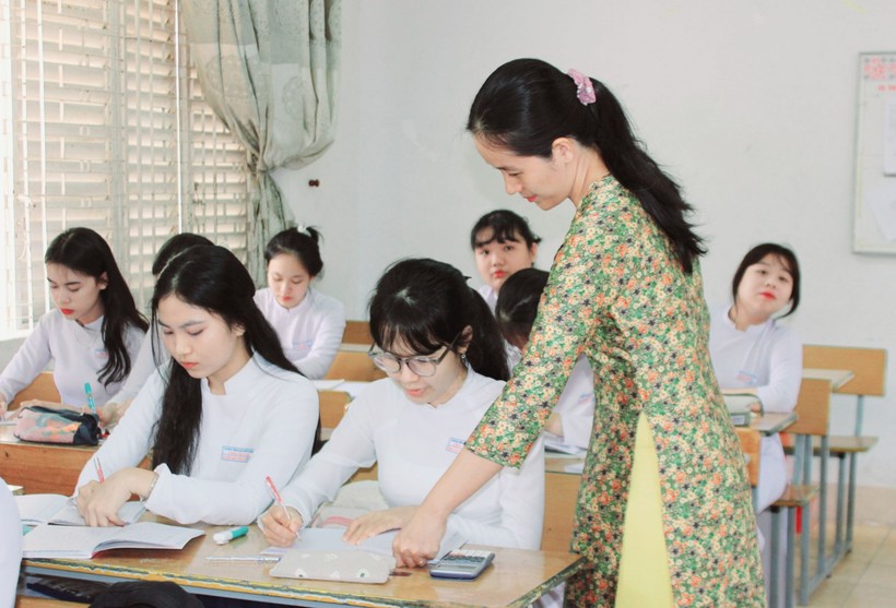 Học sinh lớp 12 Trường THPT Châu Thành (TP Bà Rịa, tỉnh Bà Rịa - Vũng Tàu) ôn tập chuẩn bị cho kỳ thi tốt nghiệp THPT năm 2023. Ảnh: INT
