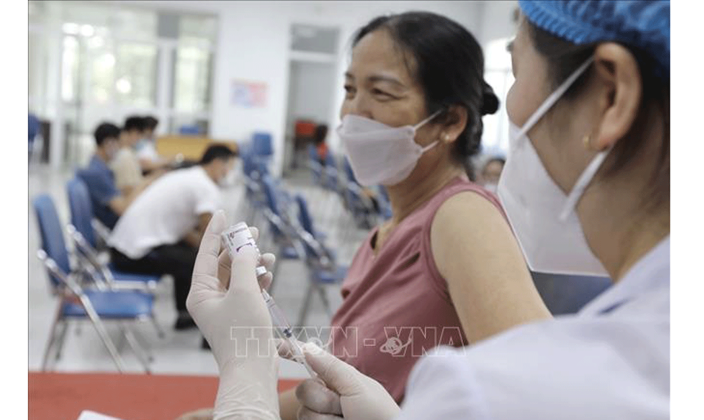 Tiêm vaccine cho người dân. Ảnh minh họa: Minh Quyết/TTXVN
