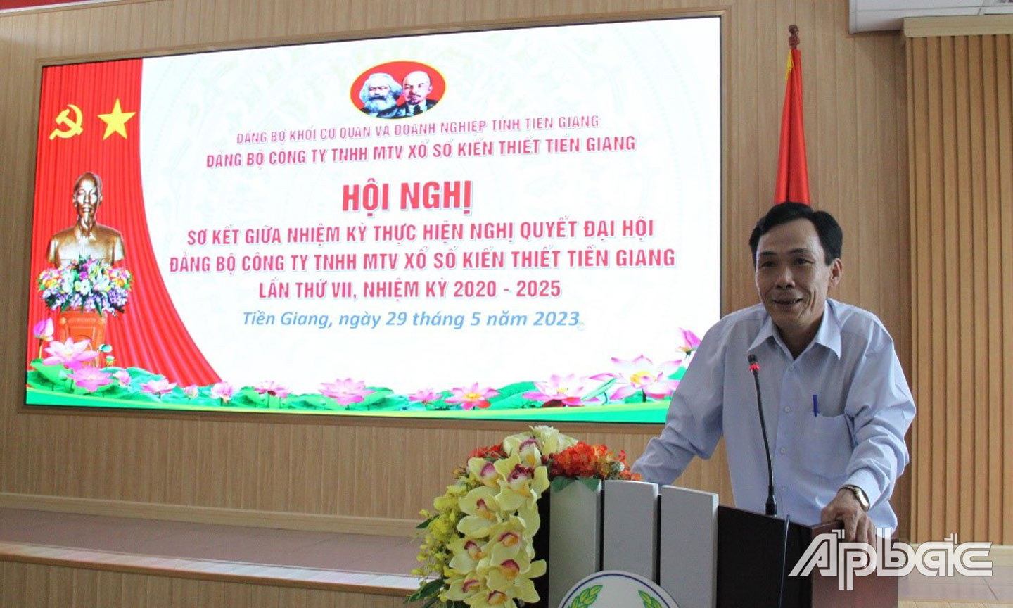 Đồng chí Phan Thành Trung - Phó Bí thư thường trực Đảng bộ Khối Cơ quan và Doanh nghiệp tỉnh phát biểu chỉ đạo Hội nghị.