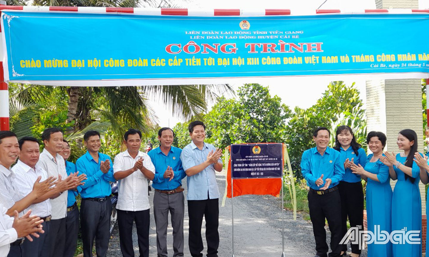 LĐLĐ huyện Cái Bè gắn biển công trình chào mừng Đại hội CĐ các cấp tiến tới Đại hội XIII CĐ Việt Nam  và Tháng Công nhân 2023.