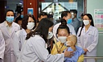 Phó Chủ tịch nước Võ Thị Ánh Xuân thăm, tặng quà các bệnh nhi tại Bệnh viện Nhi Trung ương