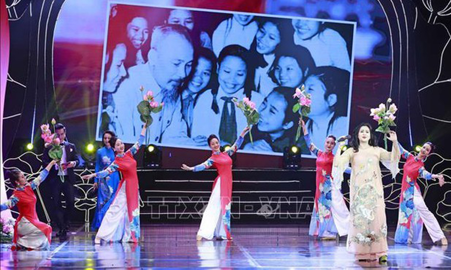 Art programme marking 75 years of President Ho Chi Minh's appeal for patriotic emulation