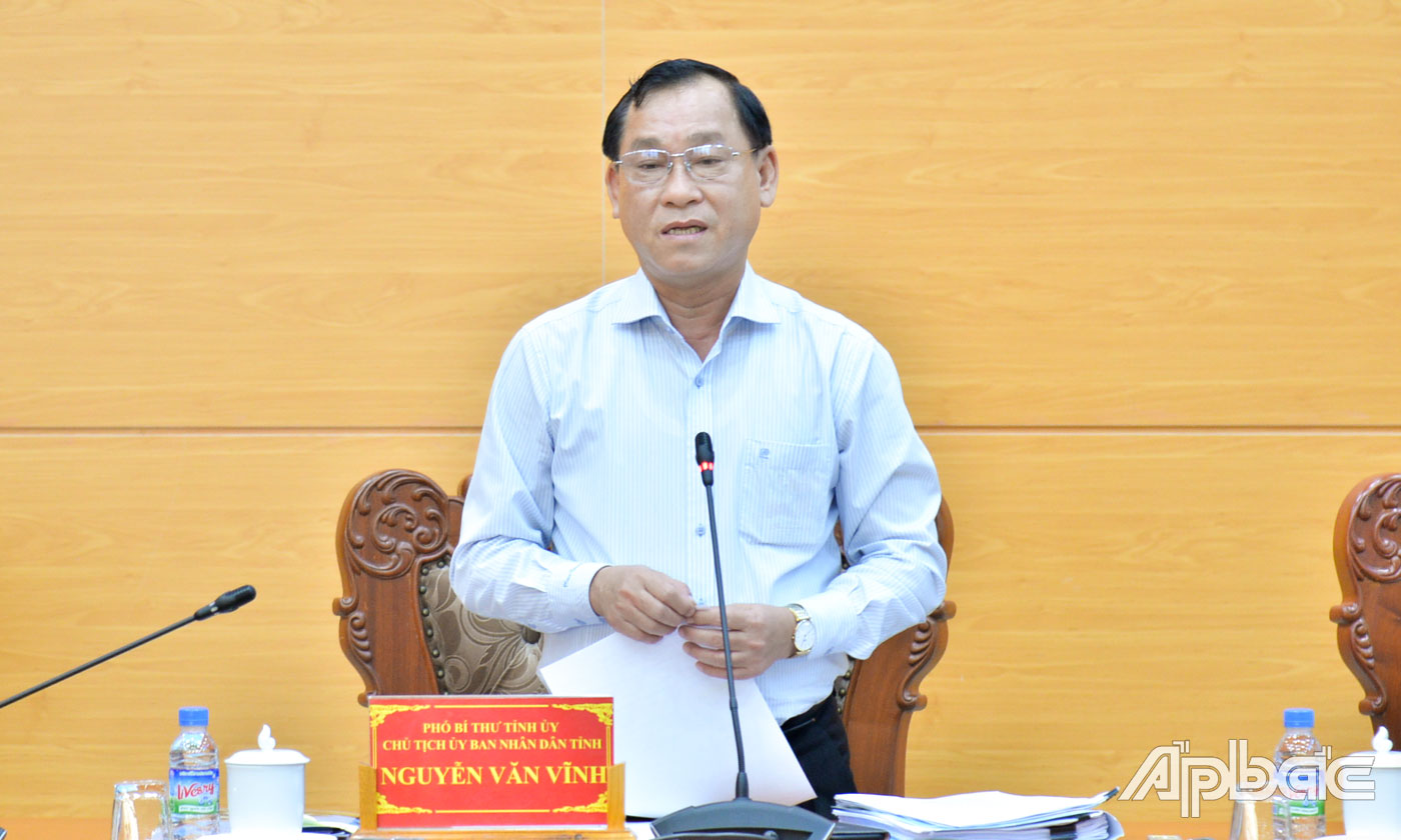 Đồng chí Nguyễn Văn Vĩnh phát biểu ý kiến tại phiên họp.