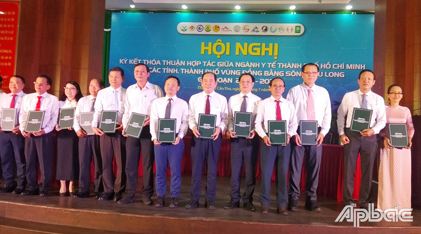 Giám Sở Y tế TP. Hồ Chí Minh và 13 tỉnh, thành vùng ĐBSCL ký kết hợp tác và phát triển trong lĩnh vực y tế