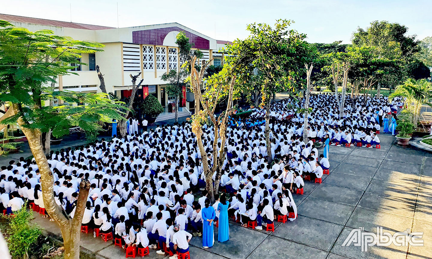  Qua 20 năm, Trường THPT Phan Việt Thống đã khang trang, phục vụ tốt yêu cầu dạy và học.