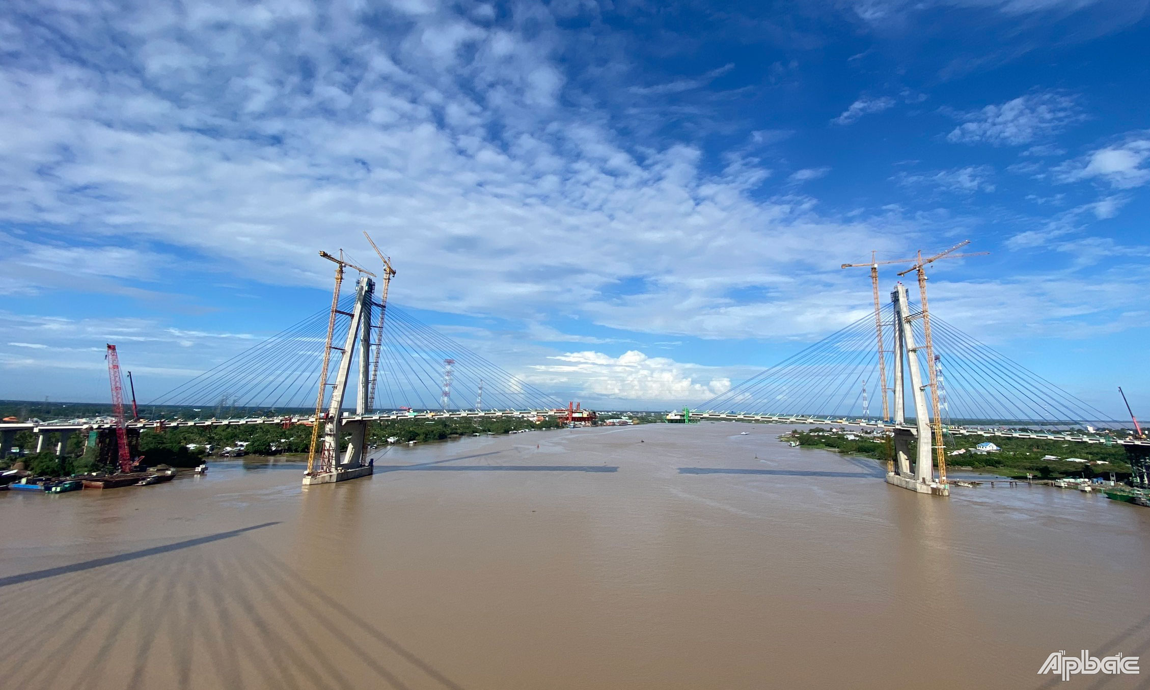 Cầu Mỹ Thuận 2 đang được đẩy nhanh tiến độ.