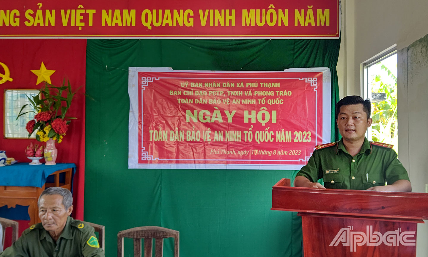 Thượng úy Nguyễn Phan Thanh Chính hết lòng với công việc