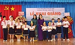 Hội nữ Doanh nhân Tiền Giang trao 60 suất học bổng nhân dịp khai giảng