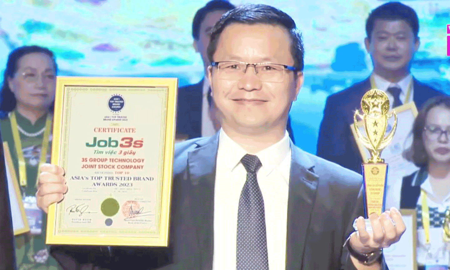 Dẫn đầu xu thế toàn cầu trong tuyển dụng, Job3s nhận giải thưởng danh giá “Top 10 Thương hiệu uy tín hàng đầu Châu Á 2023”.