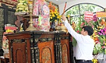 Lãnh đạo Sở GD&ĐT tỉnh Tiền Giang viếng, thắp hương Nhà tiền vãng Trường THCS Xuân Diệu