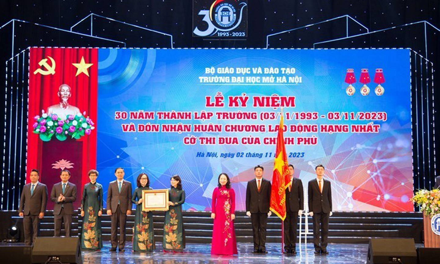 Hanoi Open University receives Labour Order.