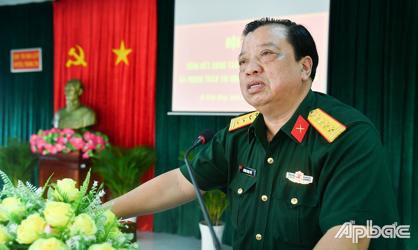 Đại tá Huỳnh Ngọc Huệ, Phó Chính ủy Bộ CHQS tỉnh Tiền Giang phát biểu chỉ đạo hội nghị.