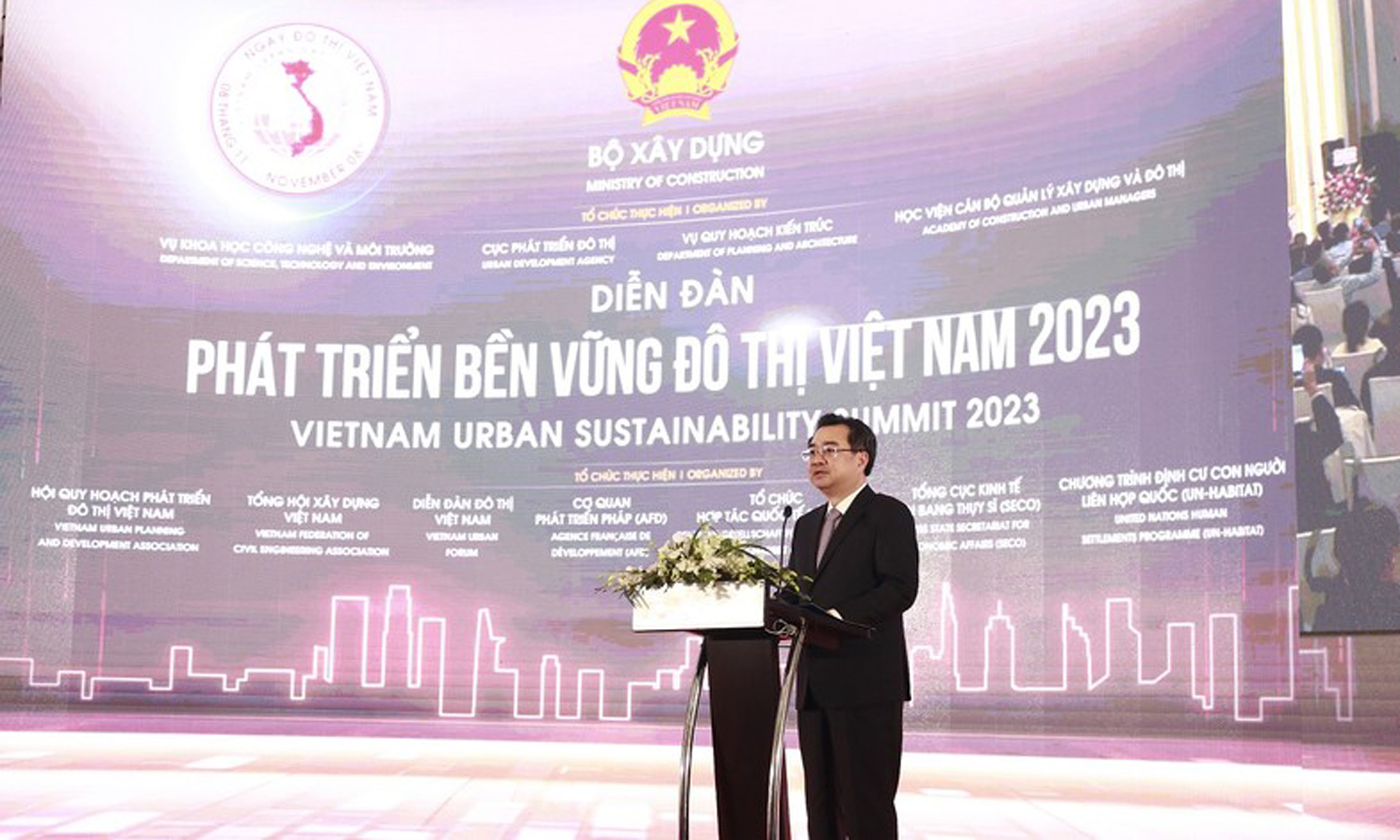 ABO/NDO- The Vietnam Urban Sustainability Summit 2023 was held by the Ministry of Construction in Hanoi on November 8 to discuss improvements to legal frameworks and policies to foster urban development in a green and sustainable manner.