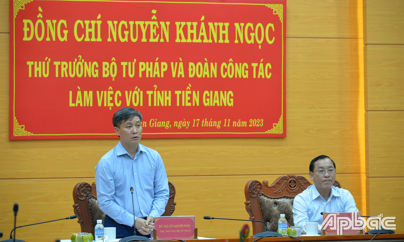 Thứ trưởng Bộ Tư pháp Nguyễn Khánh Ngọc phát biểu tại buổi làm việc.