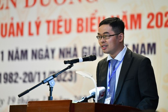 PGS-TS Nguyễn Thành Nhân, giảng viên cao cấp tại Khoa Toán - Tin học, Trường ĐH Sư phạm TPHCM phát biểu tại lễ tuyên dương.