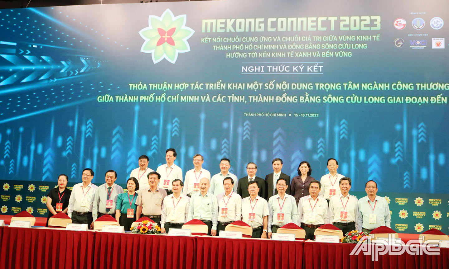 Lễ ký kết hợp tác triển khai các nội dung trọng tâm ngành công thương giữa TP. Hồ Chí Minh và các tỉnh, thành ĐBSCL giai đoạn 2023 - 2025.