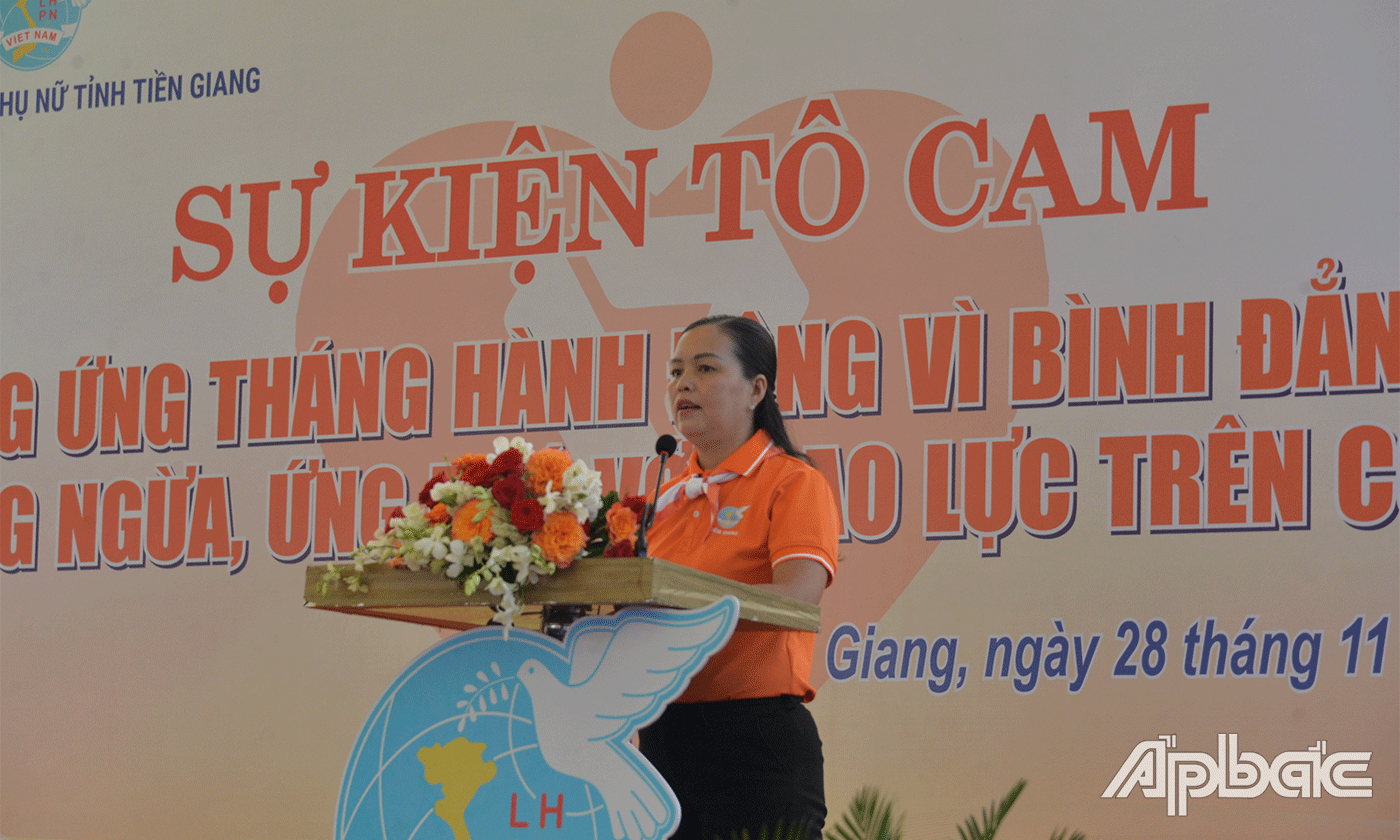 Chủ tịch Hội LHPN tỉnh Nguyễn Thị Kim Phượng phát biểu tại sự kiện.