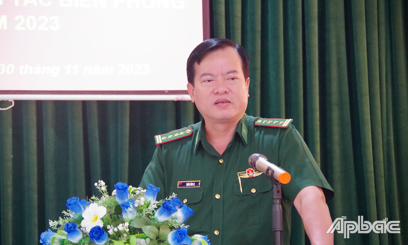 Đại tá Trần Văn Le, Chỉ huy trưởng BĐBP Tiền Giang phát biểu chỉ đạo tại hội nghị. 