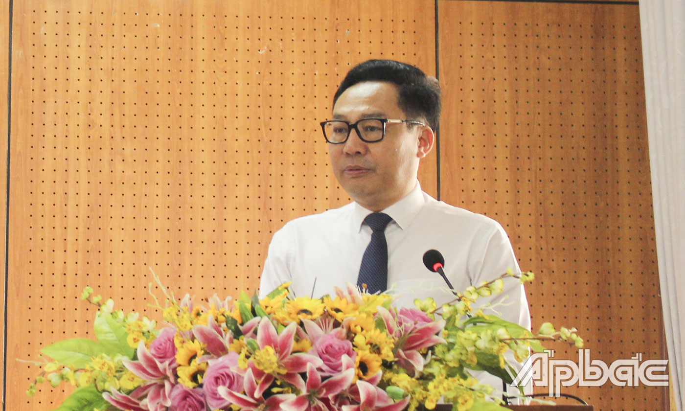 Giám đốc Bảo hiểm xã hội tỉnh Tiền Giang Võ Khánh Bình phát biểu tại buổi lễ. 