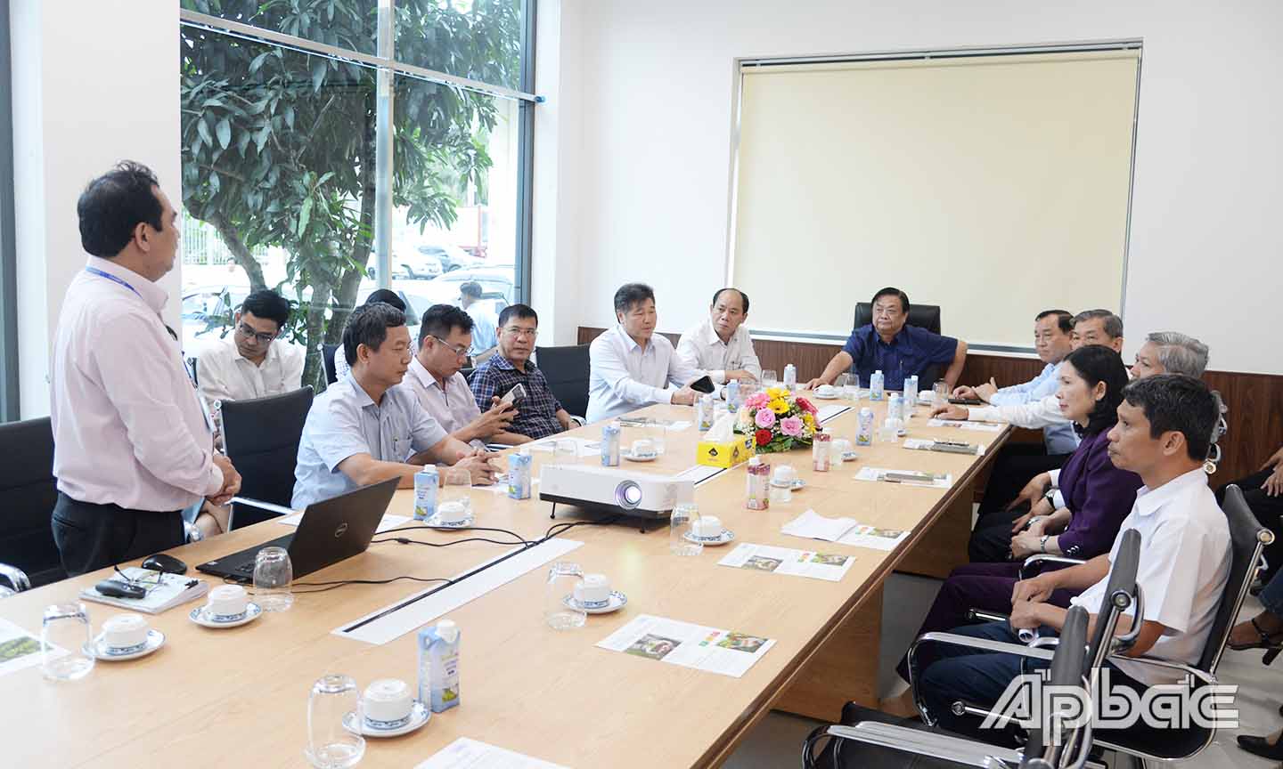 Bộ trưởng Lê Minh Hoan trao đổi với đại diện THABICO Tiền Giang.