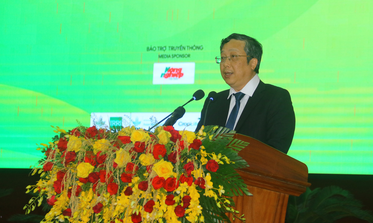 Thứ trưởng Bộ NN-PTNT Hoàng Trung, cho rằng việc ứng dụng KHCN và ĐMST đã góp phần làm lên lịch sử ngành hàng lúa gạo Việt Nam.