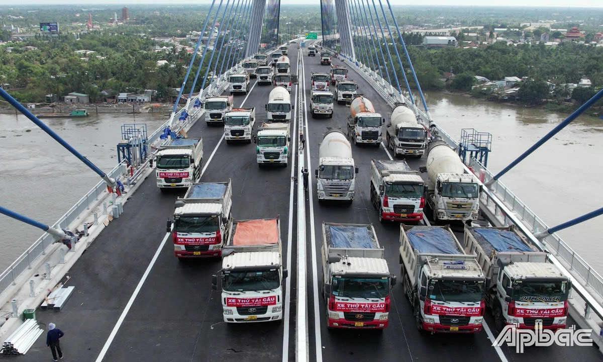 Dàn xe thử tải cầu Mỹ Thuận 2 lần cuối.