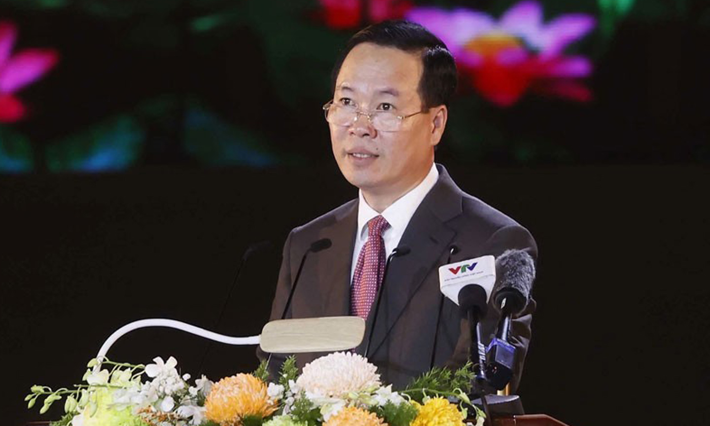 President Vo Van Thuong speaks at the event.