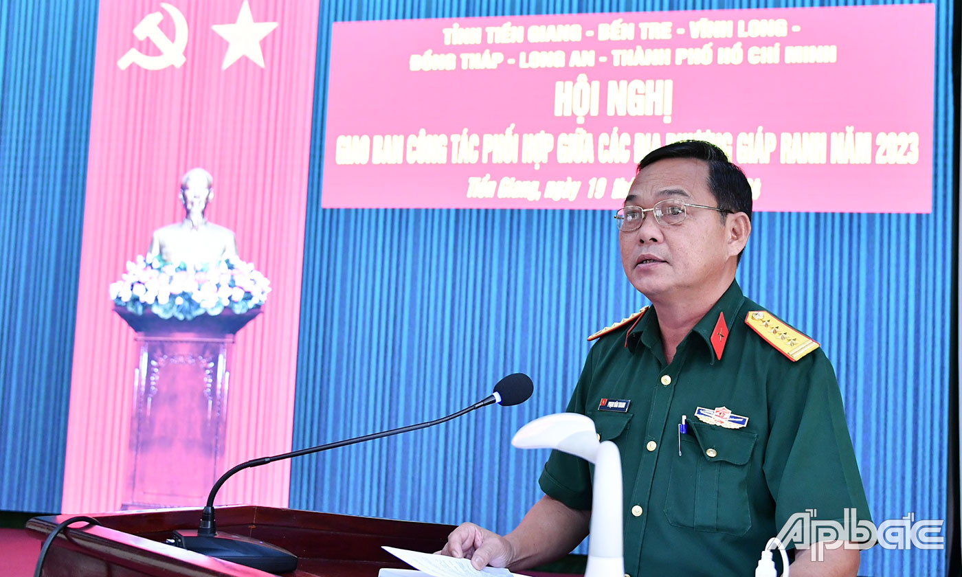 Đại tá Phạm Văn Thanh, Ủy viên Ban Thường vụ Tỉnh ủy, Chỉ huy trưởng Bộ CHQS tỉnh Tiền Giang phát biểu tại hội nghị.