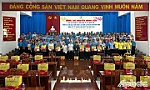 Phó Chủ nhiệm Ủy ban Kinh tế của Quốc hội Nguyễn Minh Sơn tặng quà tết cho công nhân, lao động tại Tiền Giang