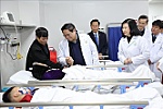 Thủ tướng chúc Tết, động viên cán bộ, bác sĩ và bệnh nhân các bệnh viện tại Hà Nội