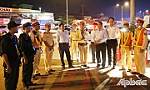 Chủ tịch UBND tỉnh Tiền Giang thăm lực lượng làm nhiệm vụ đêm Giao thừa