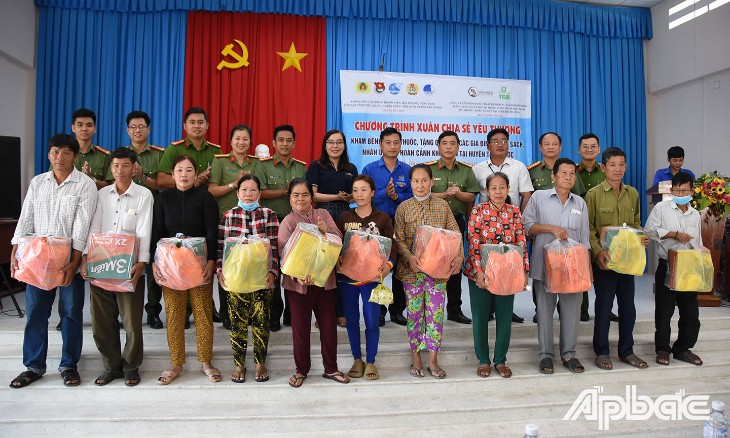Chương trình “Xuân chia sẻ yêu thương” trên địa bàn xã Thạnh Tân, huyện Tân Phước.