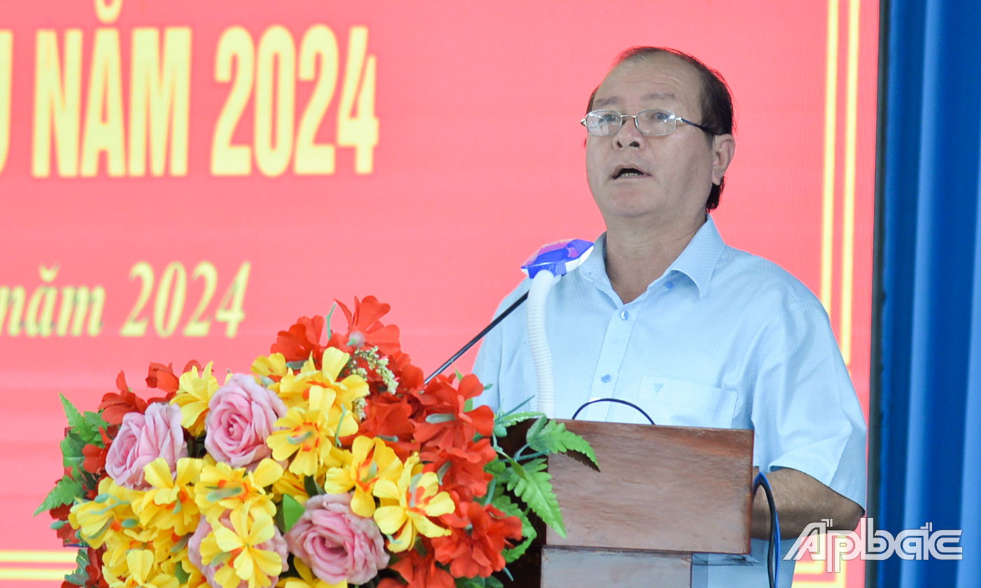 Đồng chí Trần Văn Thức, Chủ tịch UBND TX. Cai Lậy phát biểu tại hội nghị.