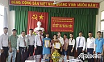 Đảng ủy Các khu công nghiệp tỉnh Tiền Giang kết nạp 2 đảng viên mới