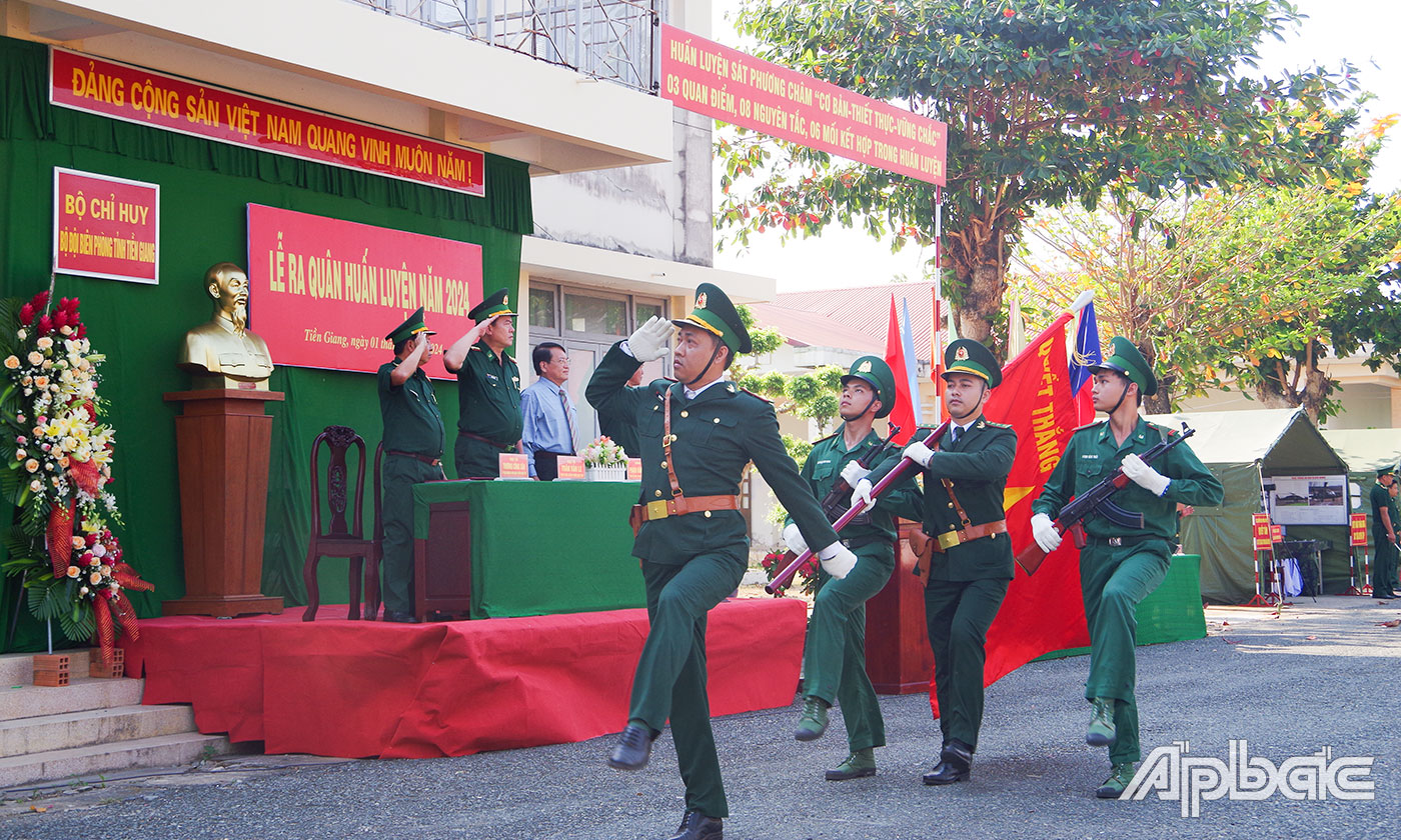 Duyệt đội ngũ tại buổi Lễ ra quân huấn luyện năm 2024 của BĐBP Tiền Giang.